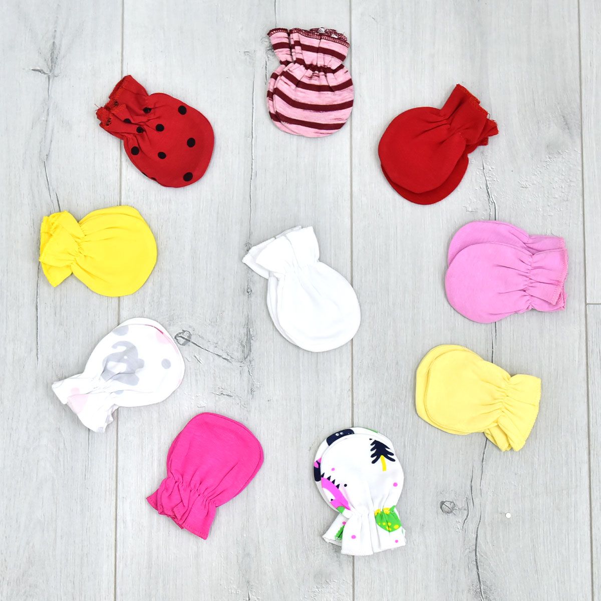 Baby Bibs, Wipes, Mittens & Pacifier Clips – 43009MD | Wholesale